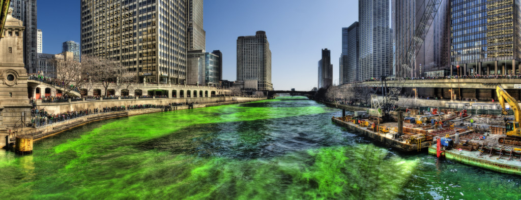 Green_Chicago_River_on_Saint_Patricks_Day_2009